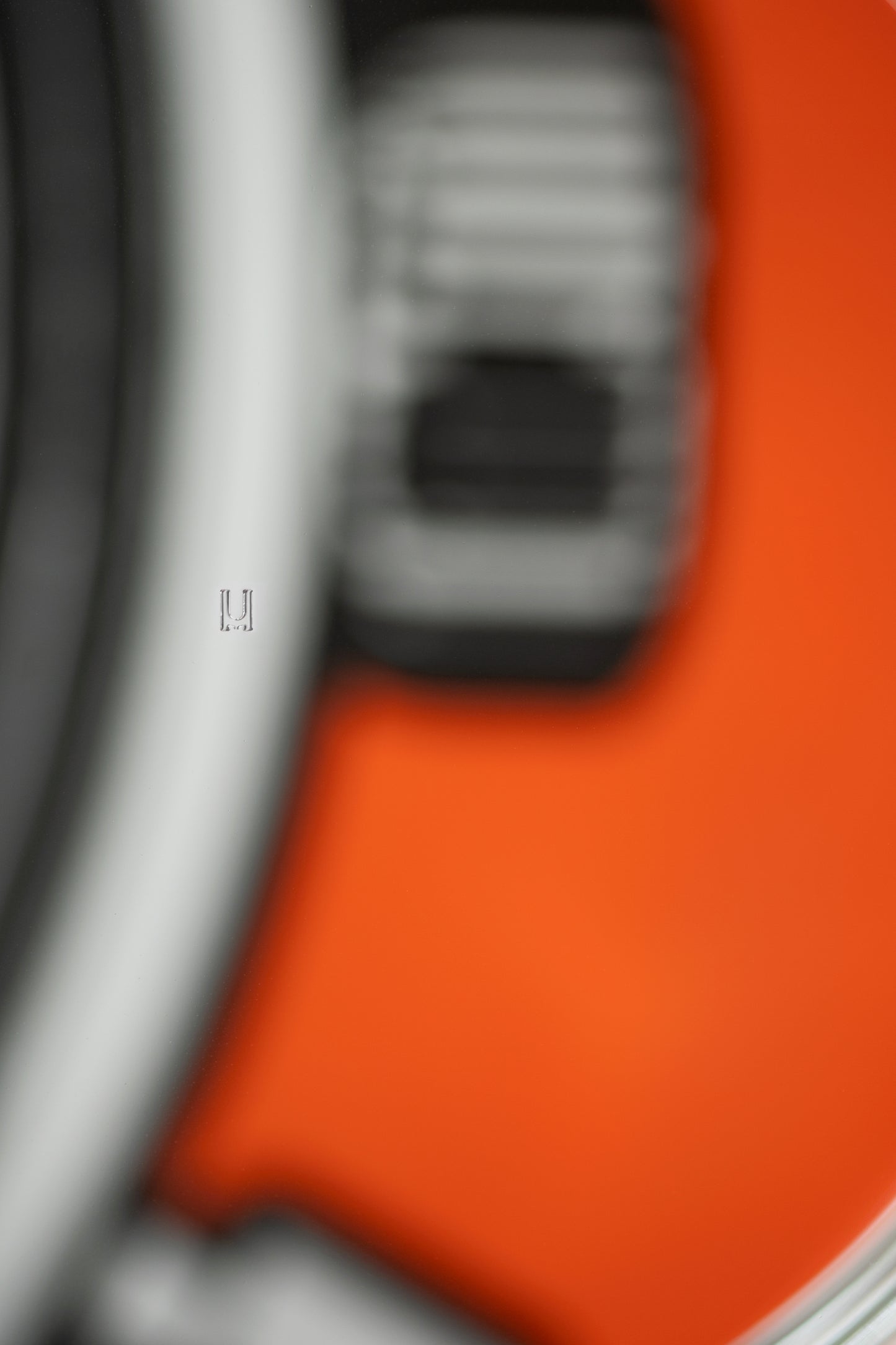 Wearing the Massena LAB Uni-Racer, you will notice the engraved “M” logo in the acrylic crystal, reminiscent of the old days.